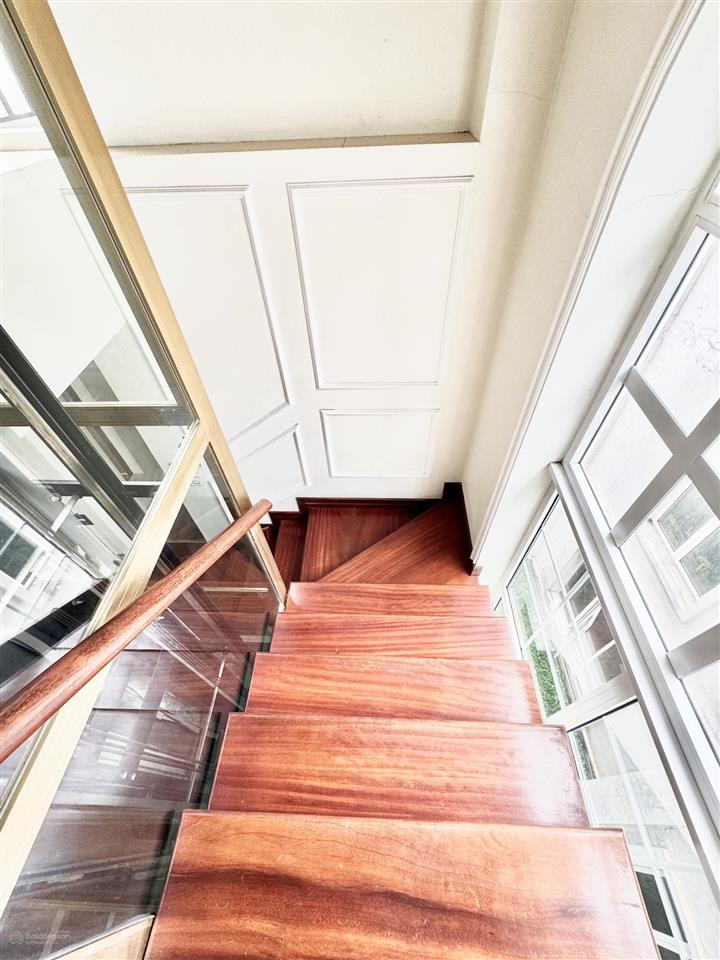 Cho thuê bt đơn lập 300m2 vinhomes riverside  0981 839 ***