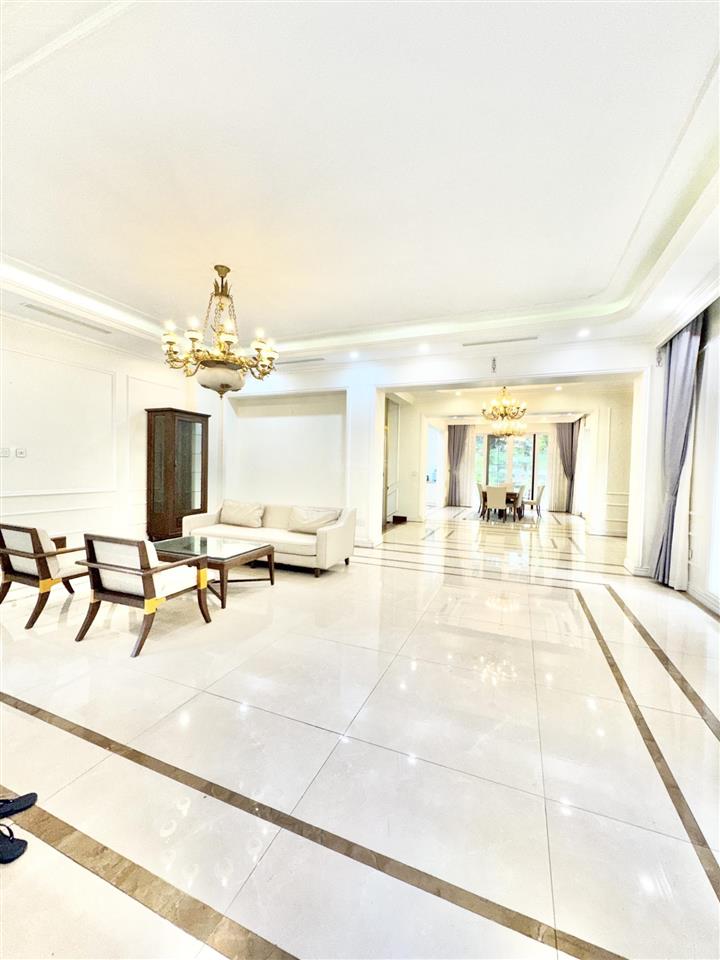 Cho thuê bt đơn lập 300m2 vinhomes riverside  0981 839 ***
