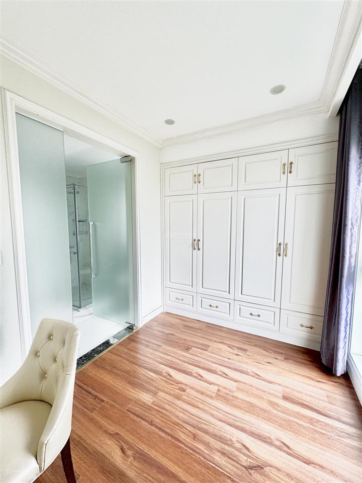 Cho thuê bt đơn lập 300m2 vinhomes riverside  0981 839 ***