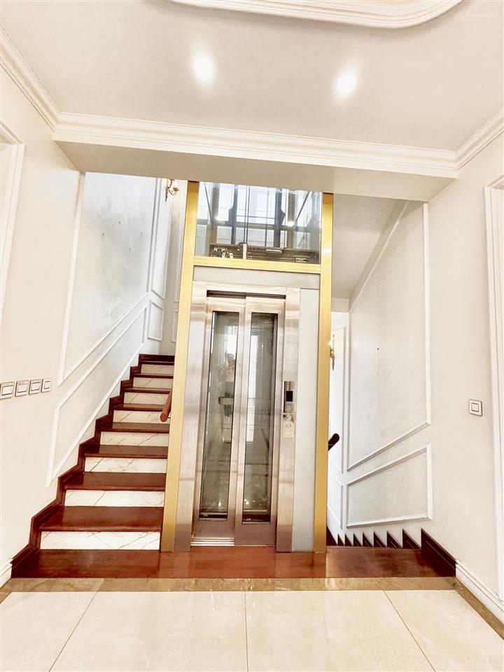 Cho thuê bt đơn lập 300m2 vinhomes riverside  0981 839 ***
