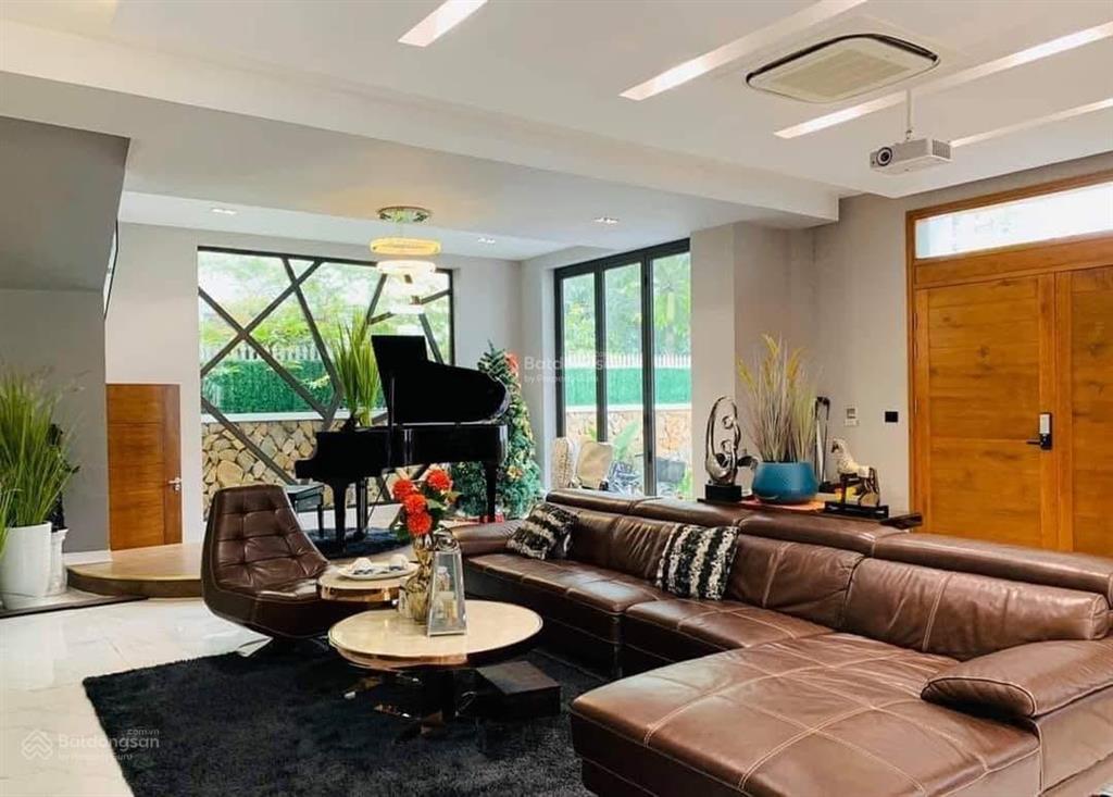 Cho thuê bt đơn lập 270m2 khu vinhomes riverside  0981 839 ***