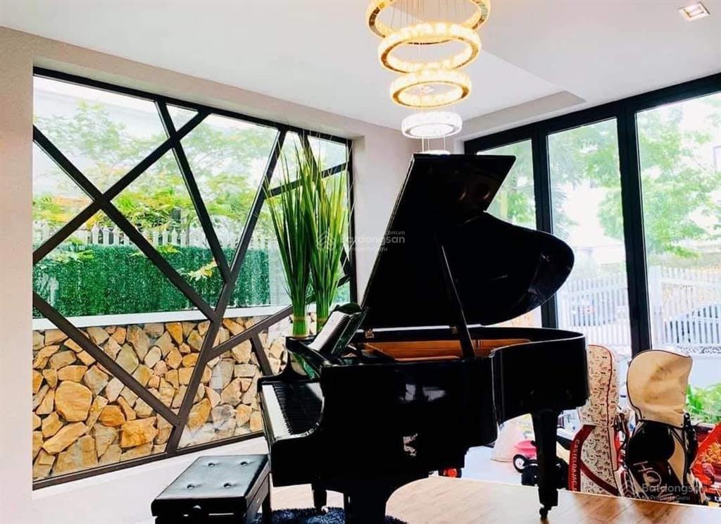 Cho thuê bt đơn lập 270m2 khu vinhomes riverside  0981 839 ***