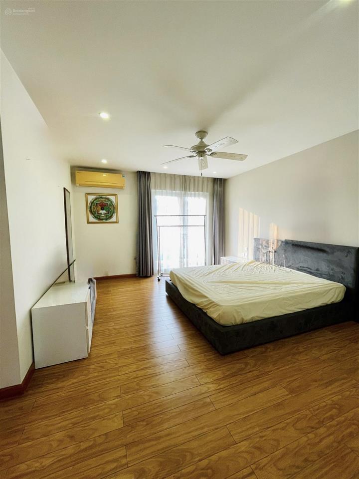 Cho thuê bt song lập có thang máy dt 280m2, khu vinhomes riverside 0981 839 ***