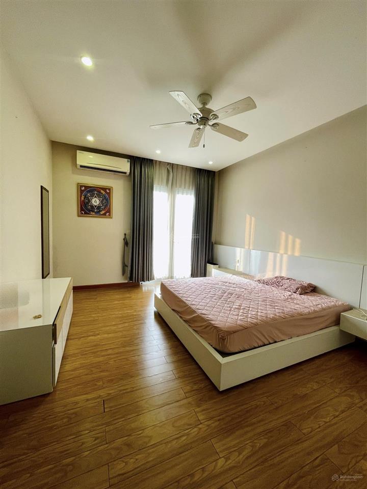 Cho thuê bt song lập có thang máy dt 280m2, khu vinhomes riverside 0981 839 ***