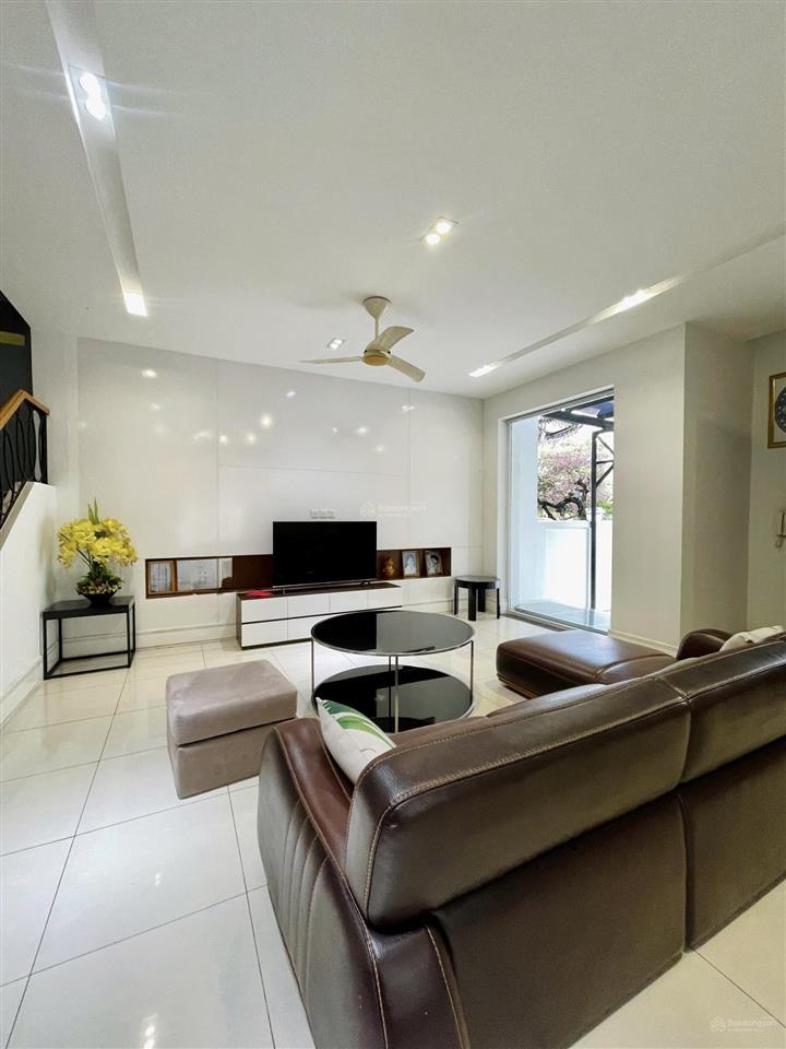 Cho thuê bt song lập có thang máy dt 280m2, khu vinhomes riverside 0981 839 ***
