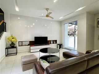 Cho thuê bt song lập có thang máy dt 280m2, khu vinhomes riverside 0981 839 ***
