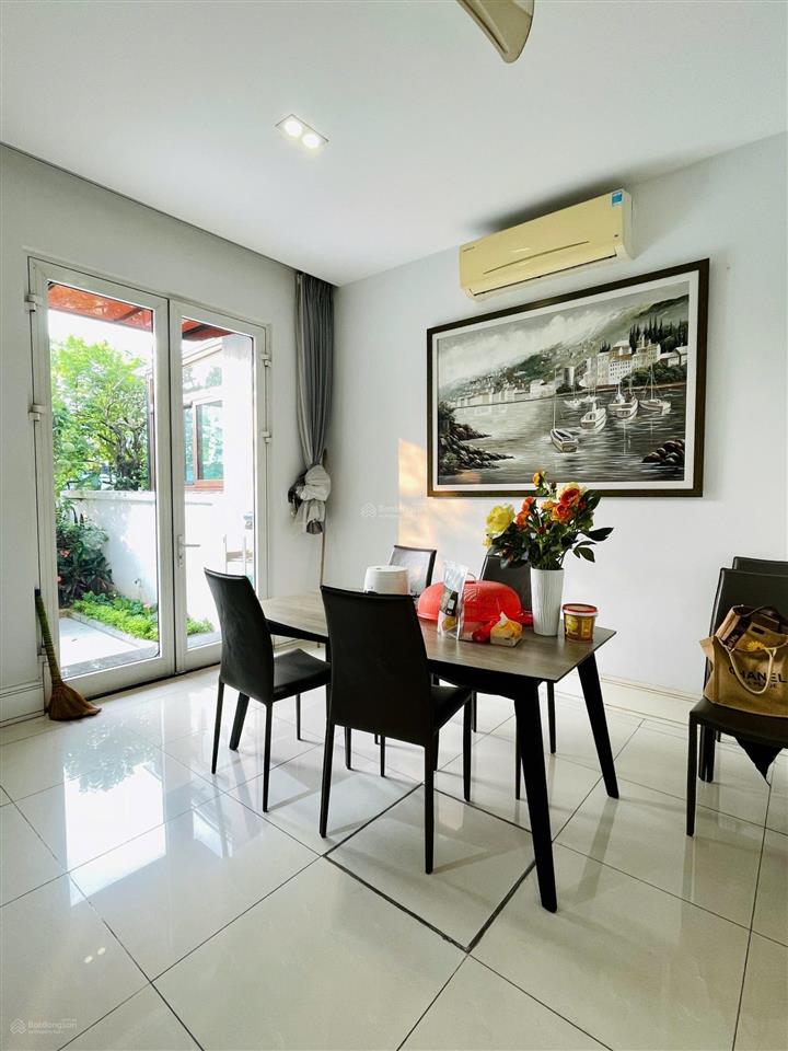 Cho thuê bt song lập có thang máy dt 280m2, khu vinhomes riverside 0981 839 ***
