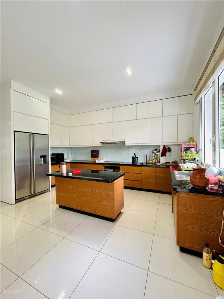 Cho thuê bt song lập có thang máy dt 280m2, khu vinhomes riverside 0981 839 ***