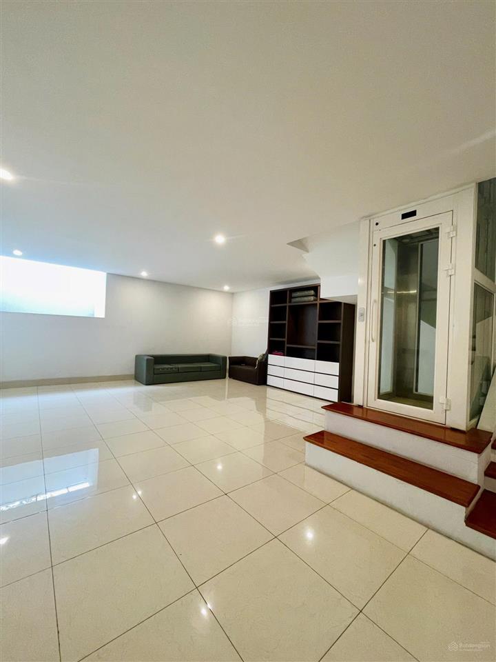 Cho thuê bt song lập có thang máy dt 280m2, khu vinhomes riverside 0981 839 ***