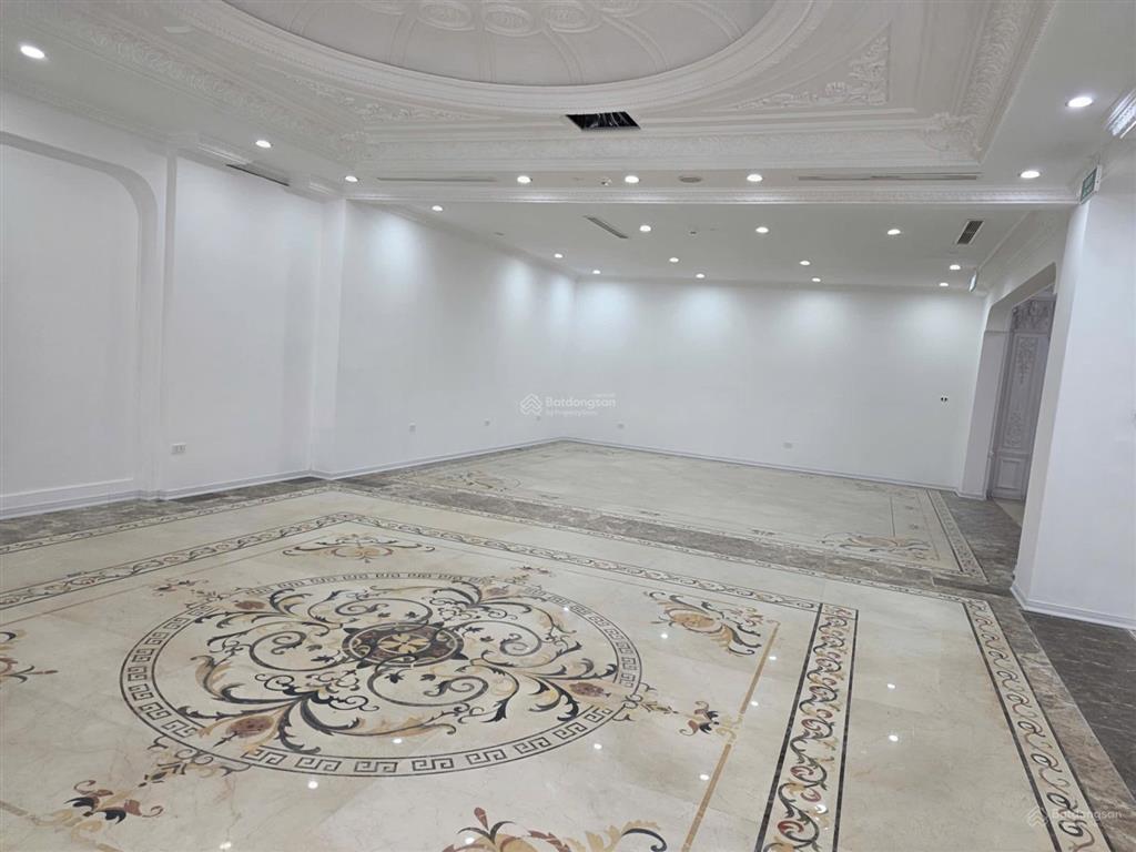 Cho thuê mặt bằng kinh doanh 430m2 mặt đường rộng và là trục chính giao thông  0981 839 ***