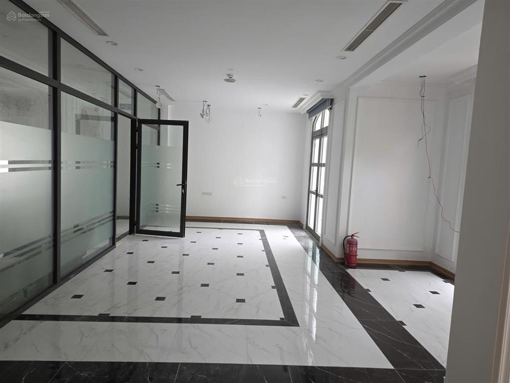 Cho thuê mặt bằng kinh doanh 430m2 mặt đường rộng và là trục chính giao thông  0981 839 ***