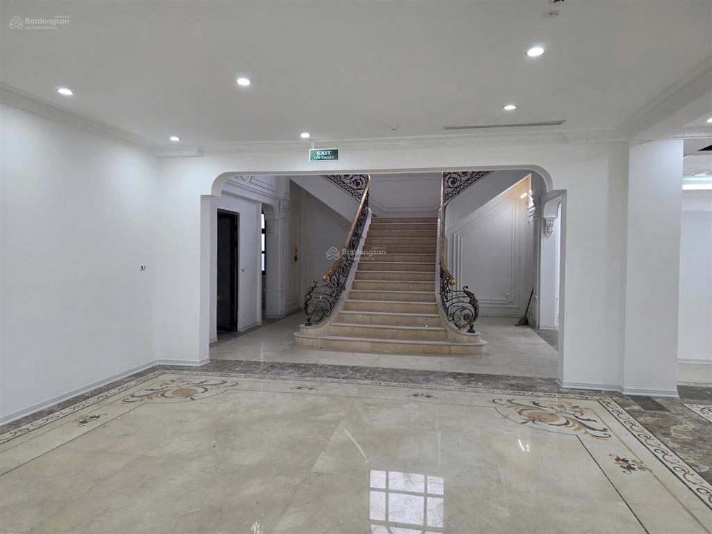 Cho thuê mặt bằng kinh doanh 430m2 mặt đường rộng và là trục chính giao thông  0981 839 ***