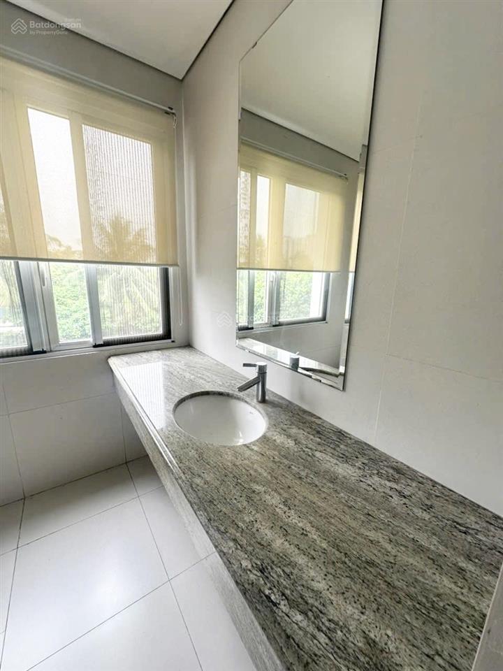 Cho thuê bt không nội thất diện tích 255m2 khu vinhomes riverside 0981 839 ***