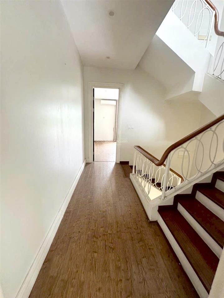 Cho thuê bt không nội thất diện tích 255m2 khu vinhomes riverside 0981 839 ***