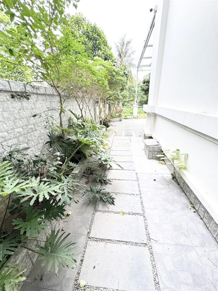 Cho thuê bt không nội thất diện tích 255m2 khu vinhomes riverside 0981 839 ***