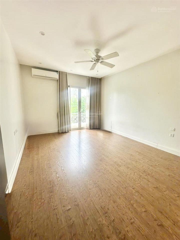 Cho thuê bt không nội thất diện tích 255m2 khu vinhomes riverside 0981 839 ***