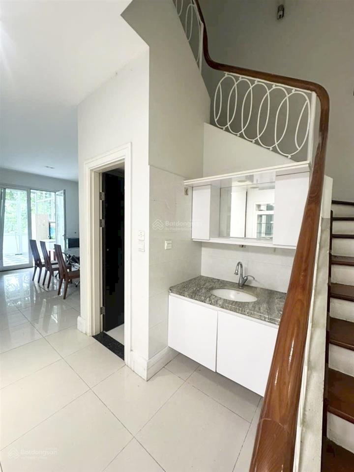 Cho thuê bt không nội thất diện tích 255m2 khu vinhomes riverside 0981 839 ***