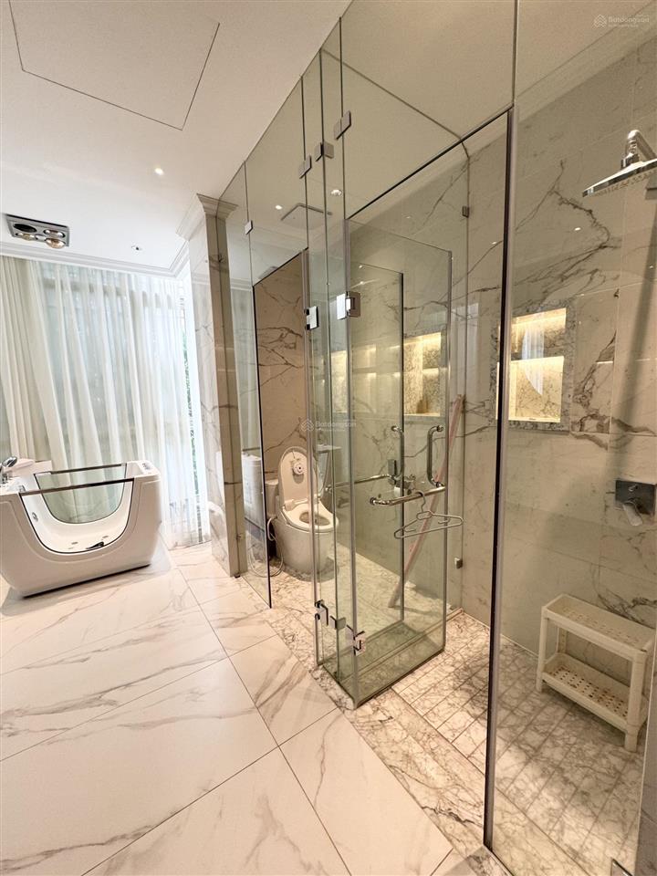 Cho thuê 1** triệu/1 tháng. bt đơn lập 500m2, có thang máy vinhomes riverside 0981 839 ***