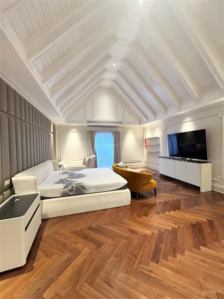 Cho thuê 1** triệu/1 tháng. bt đơn lập 500m2, có thang máy vinhomes riverside 0981 839 ***