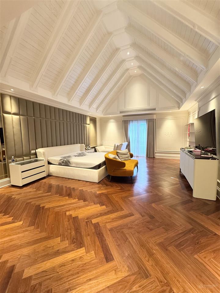 Cho thuê 1** triệu/1 tháng. bt đơn lập 500m2, có thang máy vinhomes riverside 0981 839 ***