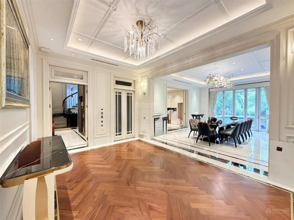 Cho thuê 1** triệu/1 tháng. bt đơn lập 500m2, có thang máy vinhomes riverside 0981 839 ***