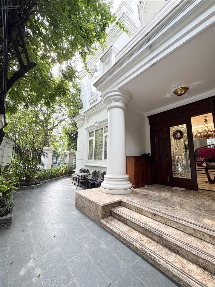Cho thuê bt vinhomes riverside có 5 phòng ngủ. 0981 839 ***