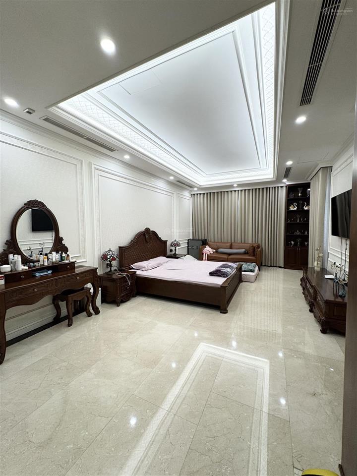 Cho thuê bt vinhomes riverside có 5 phòng ngủ. 0981 839 ***