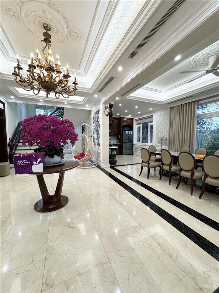 Cho thuê bt vinhomes riverside có 5 phòng ngủ. 0981 839 ***