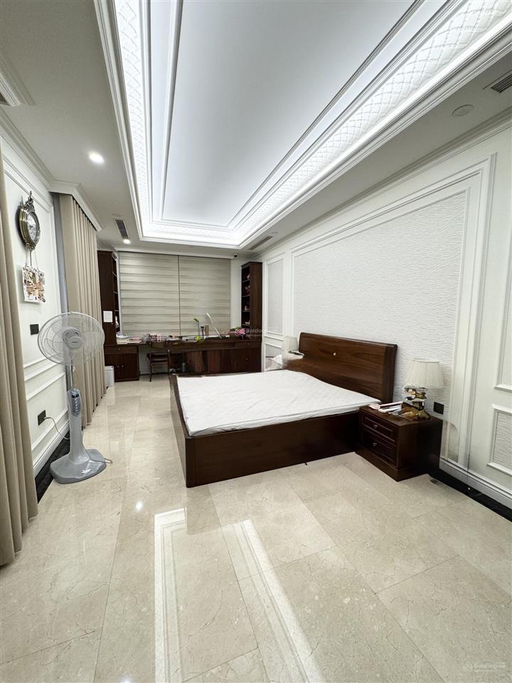 Cho thuê bt vinhomes riverside có 5 phòng ngủ. 0981 839 ***