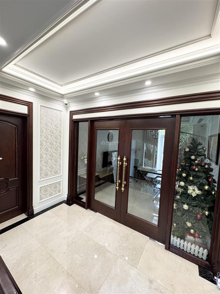 Cho thuê bt vinhomes riverside có 5 phòng ngủ. 0981 839 ***