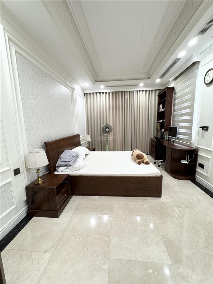 Cho thuê bt vinhomes riverside có 5 phòng ngủ. 0981 839 ***