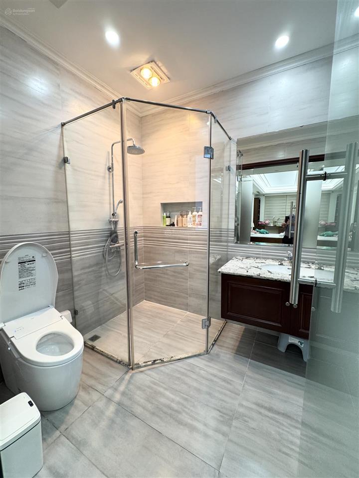 Cho thuê bt vinhomes riverside có 5 phòng ngủ. 0981 839 ***