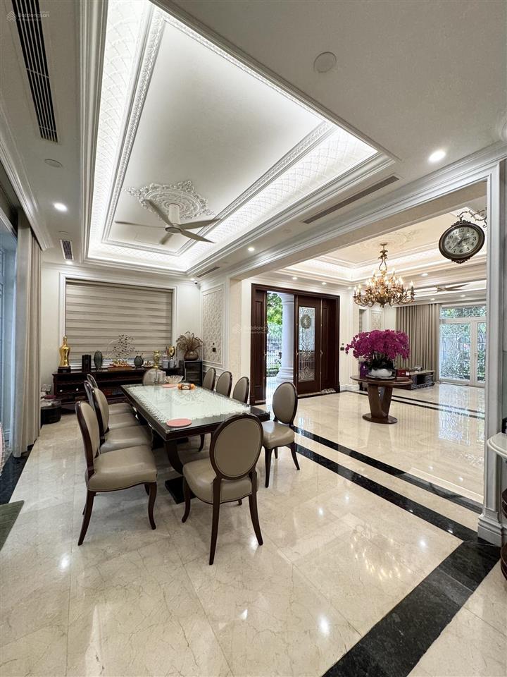 Cho thuê bt vinhomes riverside có 5 phòng ngủ. 0981 839 ***
