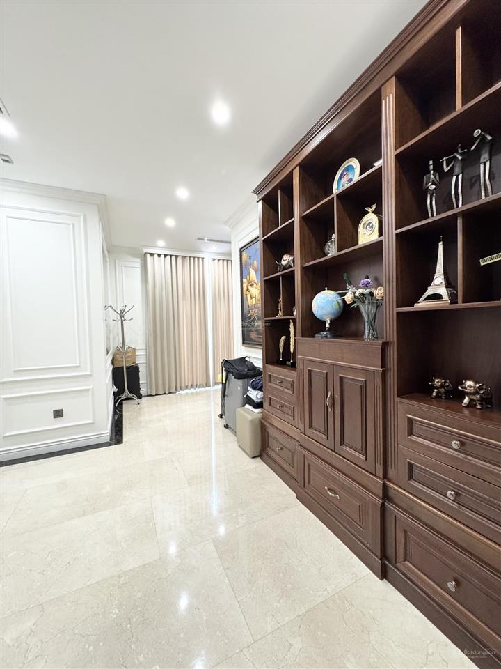 Cho thuê bt vinhomes riverside có 5 phòng ngủ. 0981 839 ***