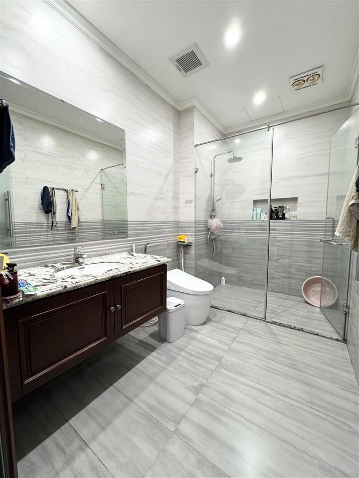 Cho thuê bt vinhomes riverside có 5 phòng ngủ. 0981 839 ***