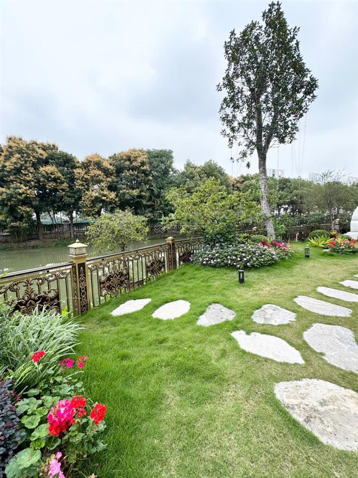 Cho thuê giá thoả thuận biệt thự vinhomes riverside. 0981 839 ***