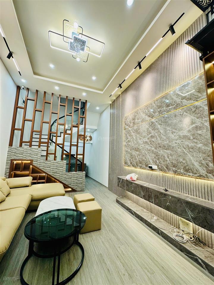 Chính chủ bán gấp nhà tây hồ 43m² ôtô qua cửa, ngõ nông, gần lotte mall giao thông tốt chỉ 8xxx tỷ