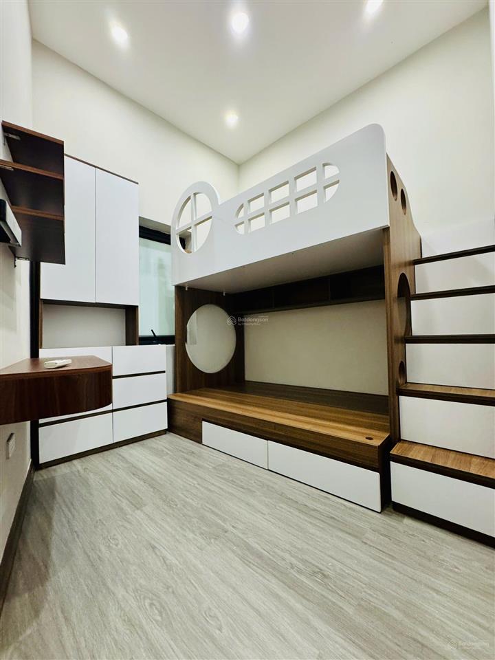 Chính chủ bán gấp nhà tây hồ 43m² ôtô qua cửa, ngõ nông, gần lotte mall giao thông tốt chỉ 8xxx tỷ