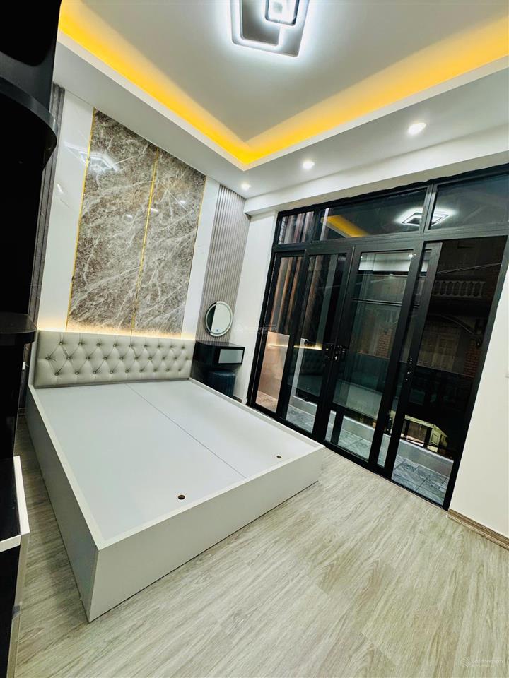 Chính chủ bán gấp nhà tây hồ 43m² ôtô qua cửa, ngõ nông, gần lotte mall giao thông tốt chỉ 8xxx tỷ