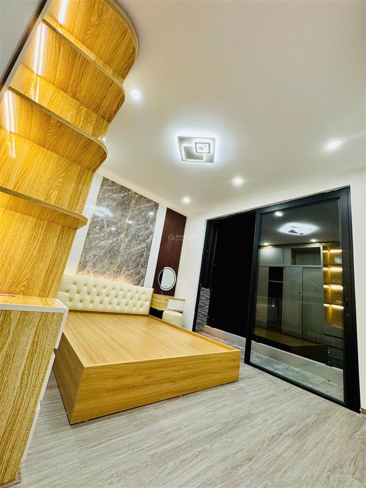 Chính chủ bán gấp nhà tây hồ 43m² ôtô qua cửa, ngõ nông, gần lotte mall giao thông tốt chỉ 8xxx tỷ
