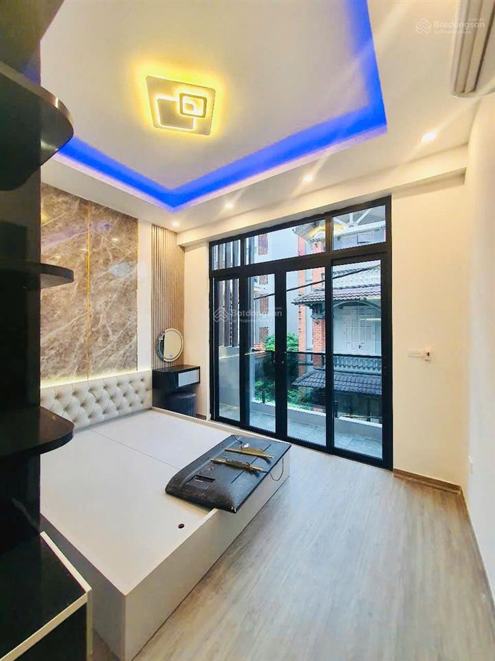 Chính chủ bán gấp nhà tây hồ 43m² ôtô qua cửa, ngõ nông, gần lotte mall giao thông tốt chỉ 8xxx tỷ