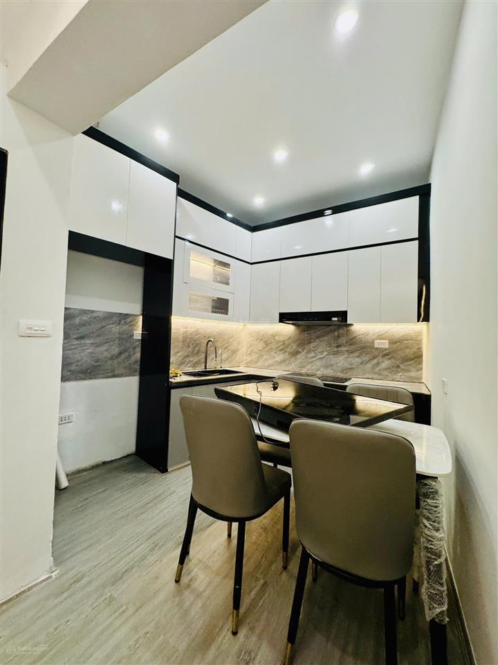 Chính chủ bán gấp nhà tây hồ 43m² ôtô qua cửa, ngõ nông, gần lotte mall giao thông tốt chỉ 8xxx tỷ