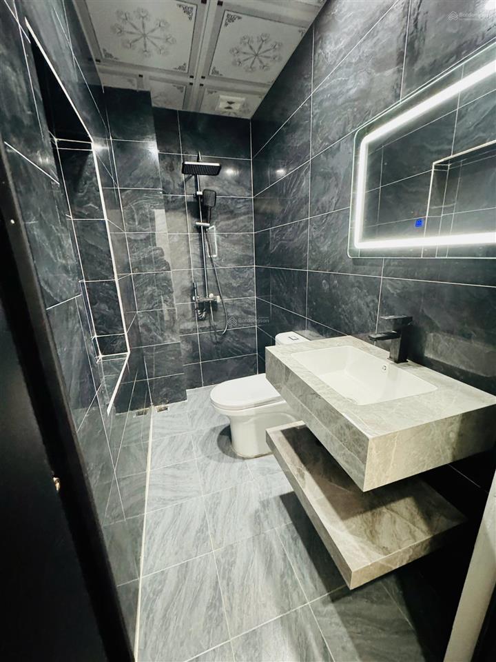 Chính chủ bán gấp nhà tây hồ 43m² ôtô qua cửa, ngõ nông, gần lotte mall giao thông tốt chỉ 8xxx tỷ