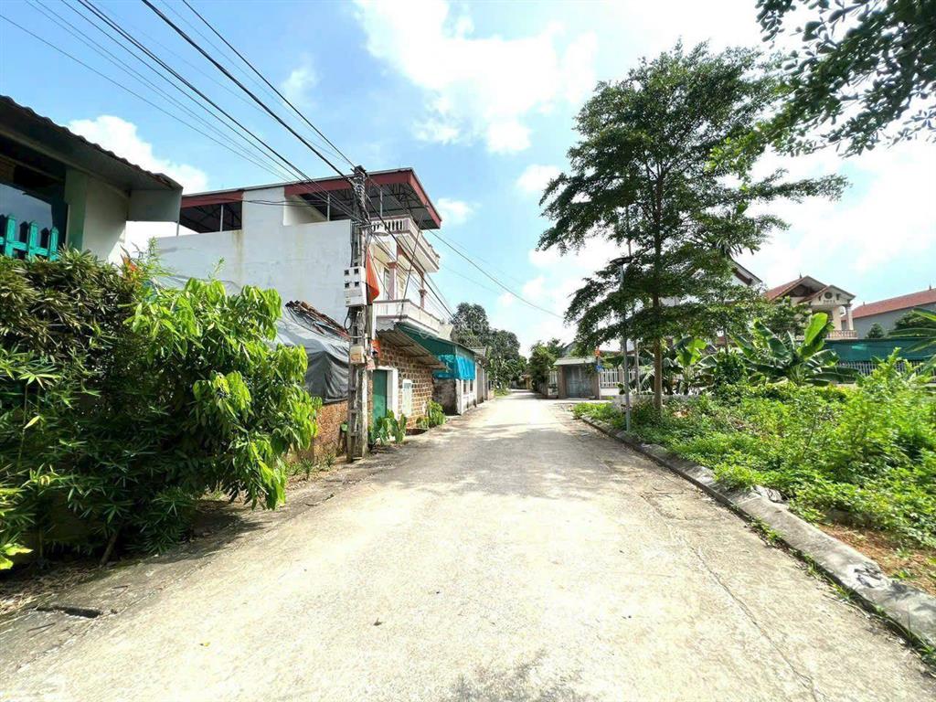 Chính chủ cần bán gấp lô đất ở tân xã đường thông giá chỉ 2,8tỷ công chứng trong ngày