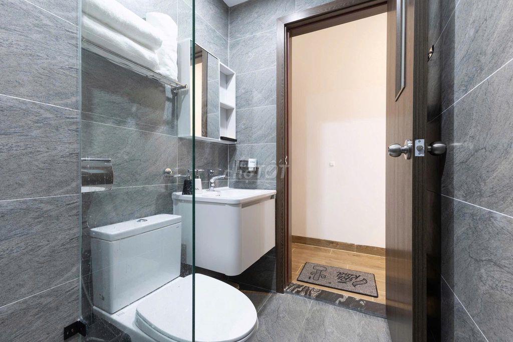 Cho Thuê Căn Hộ 1N1K Mặt Phố Lạc Long Quân Gần Hồ Tây Full Đồ Rộng Rãi