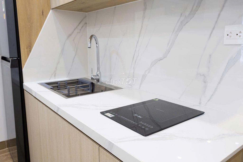 Cho Thuê Căn Hộ 1N1K Mặt Phố Lạc Long Quân Gần Hồ Tây Full Đồ Rộng Rãi