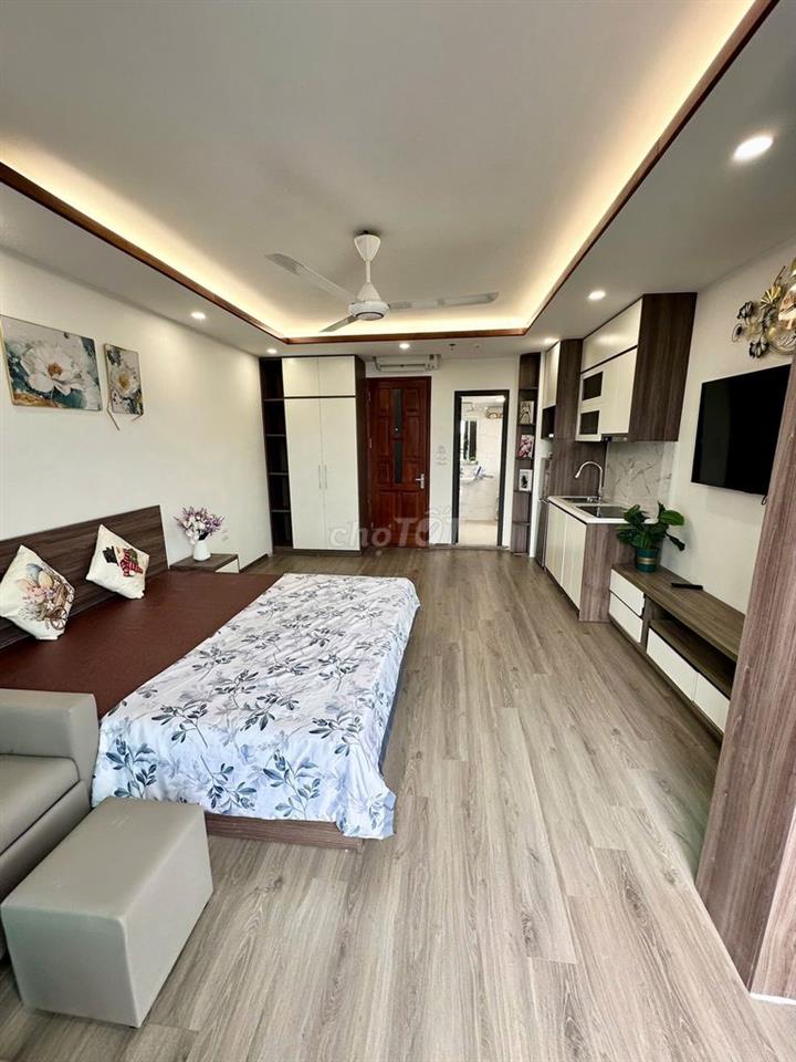 Thuê Gấp Phòng Ban Công Sáng Thoáng Trần Quốc Hoàn; Full Đồ Ở Luôn