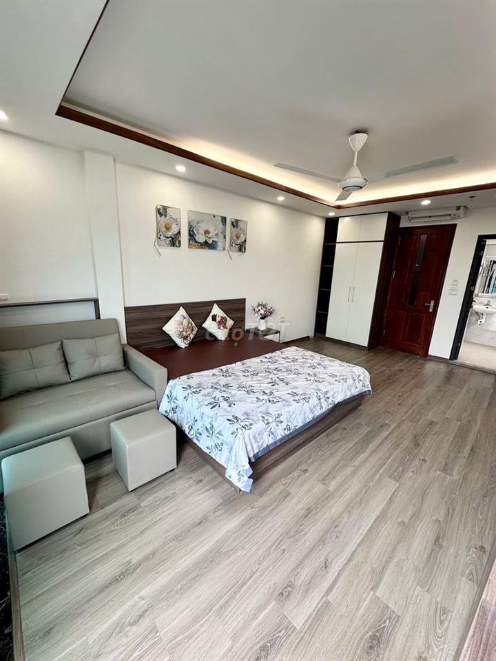 Thuê Gấp Phòng Ban Công Sáng Thoáng Trần Quốc Hoàn; Full Đồ Ở Luôn