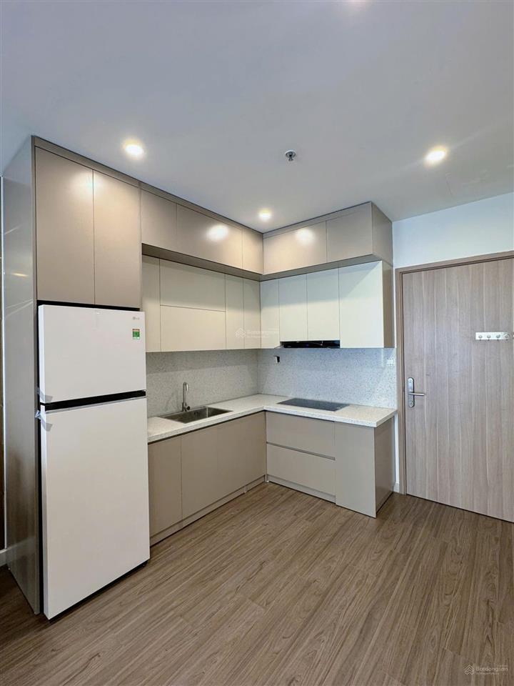Chính chủ bán gấp căn 2pn  1vs, dt 54.6m2, 3 tỷ 830, view đẹp, rẻ 200tr với thị trường smart city