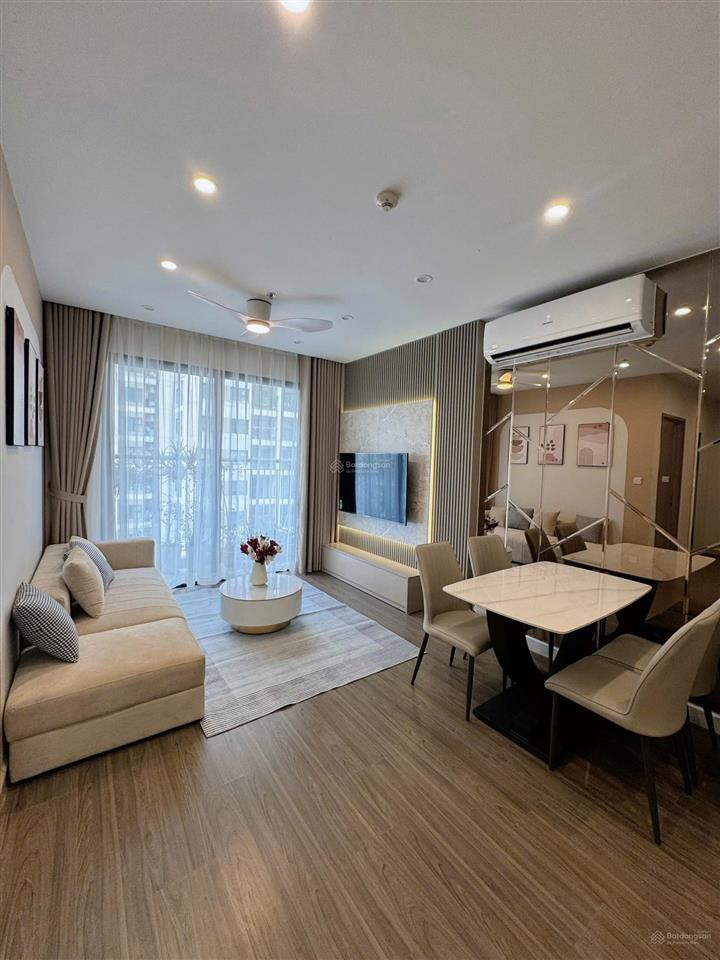Chính chủ bán gấp căn 2pn  1vs, dt 54.6m2, 3 tỷ 830, view đẹp, rẻ 200tr với thị trường smart city